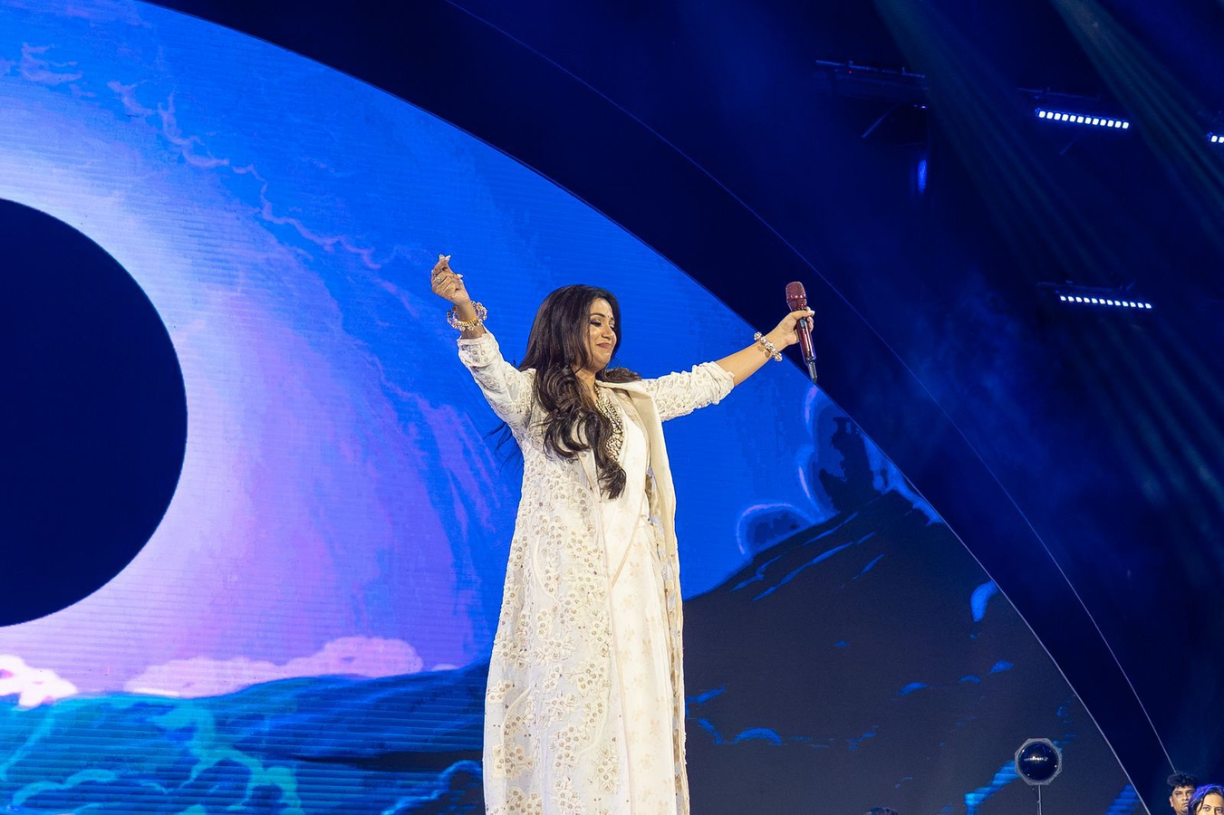 Tribute to Lata Mangeshkar: Shreya Ghoshal Shares Personal Memories