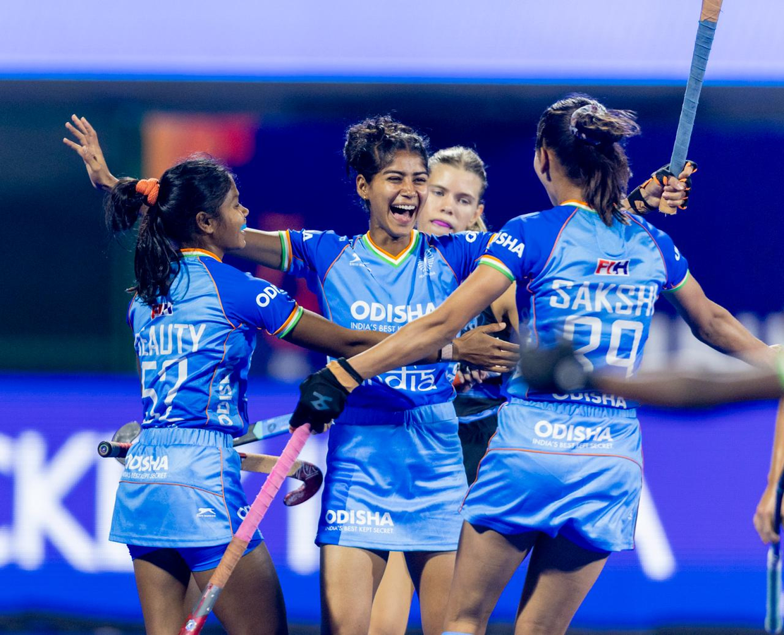 India Women's Hockey Team Starts World Cup Qualifier Campaign with Win.webp