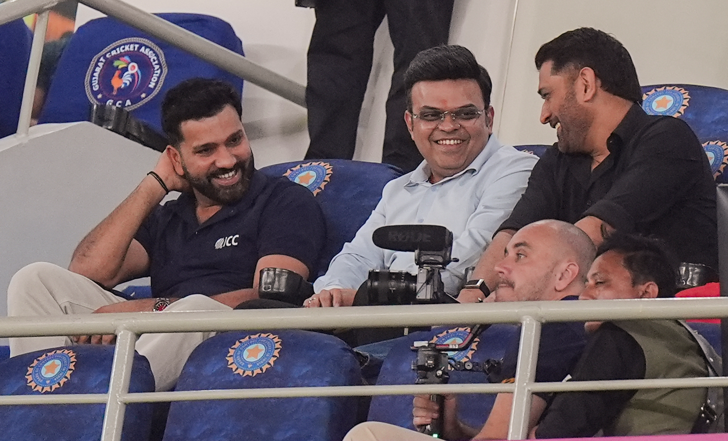 Dhoni Returns to Social Media, Praises Gambhir's Smile