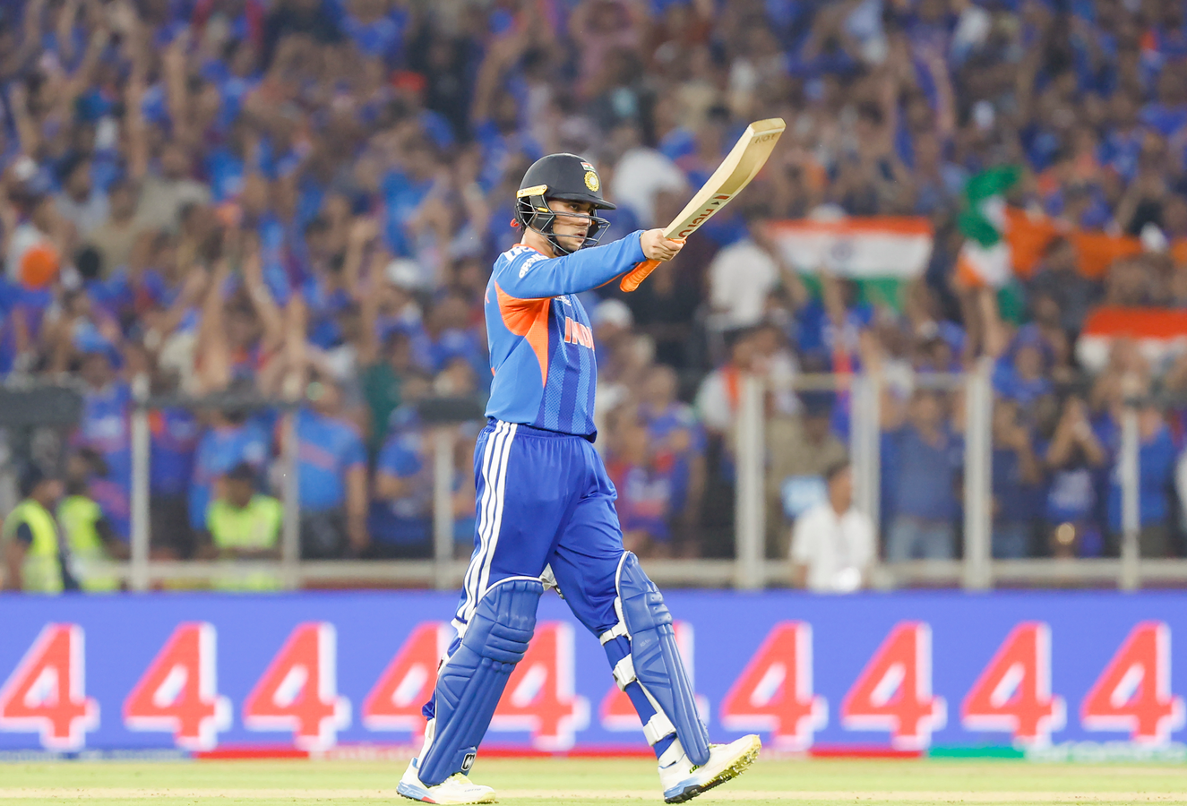 T20 World Cup Final: Abhishek Sharma's Unique Approach with Shivam Dube's Bat.webp T20 World Cup Final: Abhishek Sharma's Unique Approach with Shivam Dube's Bat.webp