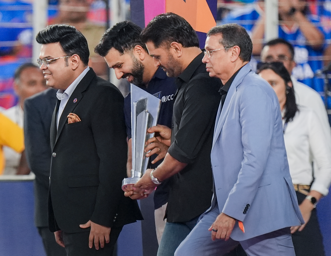 Celebration and Recognition: Dhoni's Note After Historic T20 Win