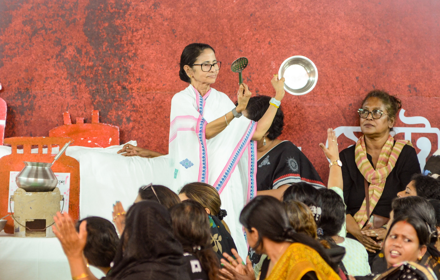 Esplanade Protest: CM Warns of BJP Attempts to Distribute Rally Materials.webp Esplanade Protest: CM Warns of BJP Attempts to Distribute Rally Materials.webp