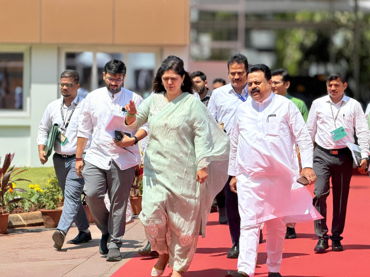 Government Weighs Revoking Suspension of IAS Officer in Pollution Case.webp