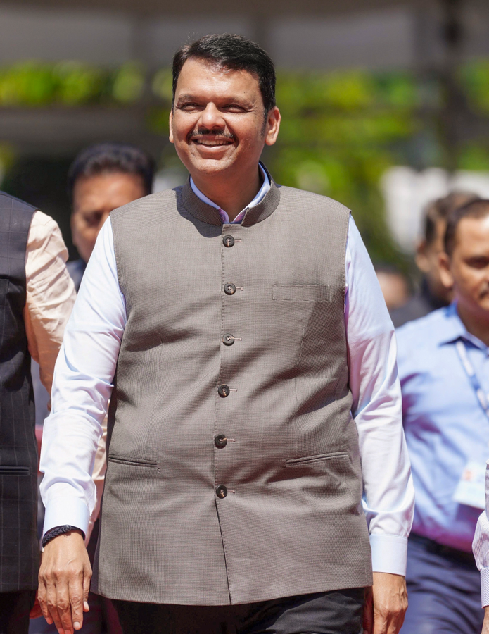 Fadnavis Urges Municipal Corporations to Explore Pooled Bonds.webp