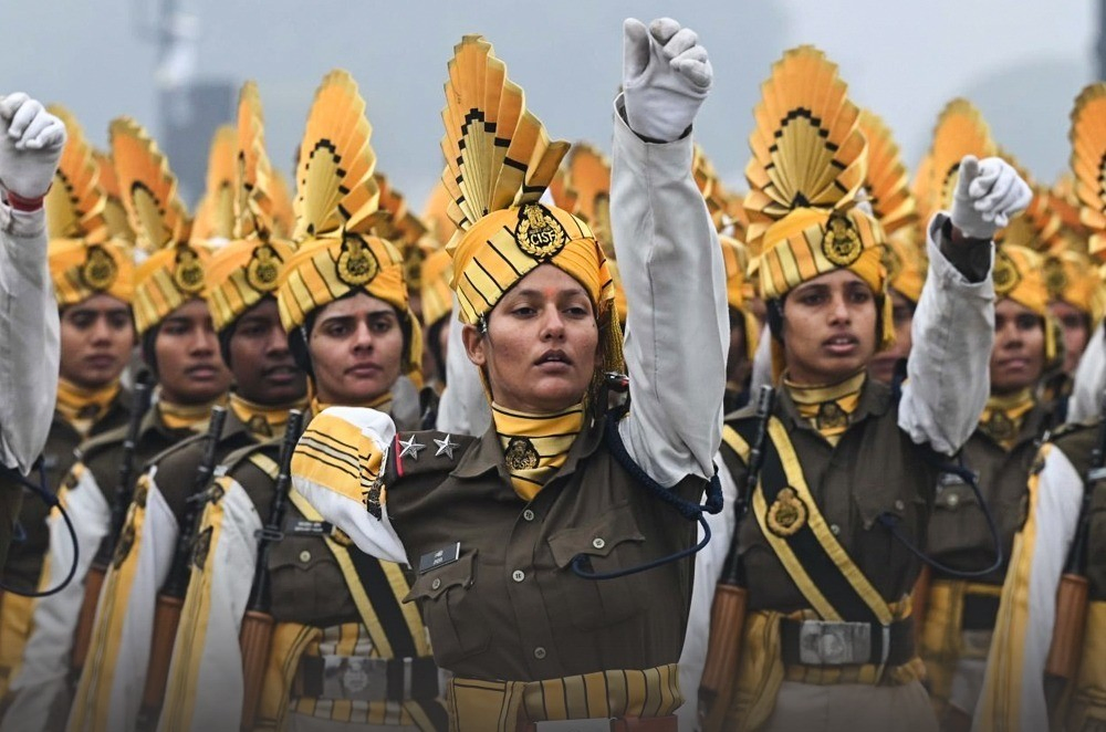 Gandhi Praises CISF's Dedication on Foundation Day.webp
