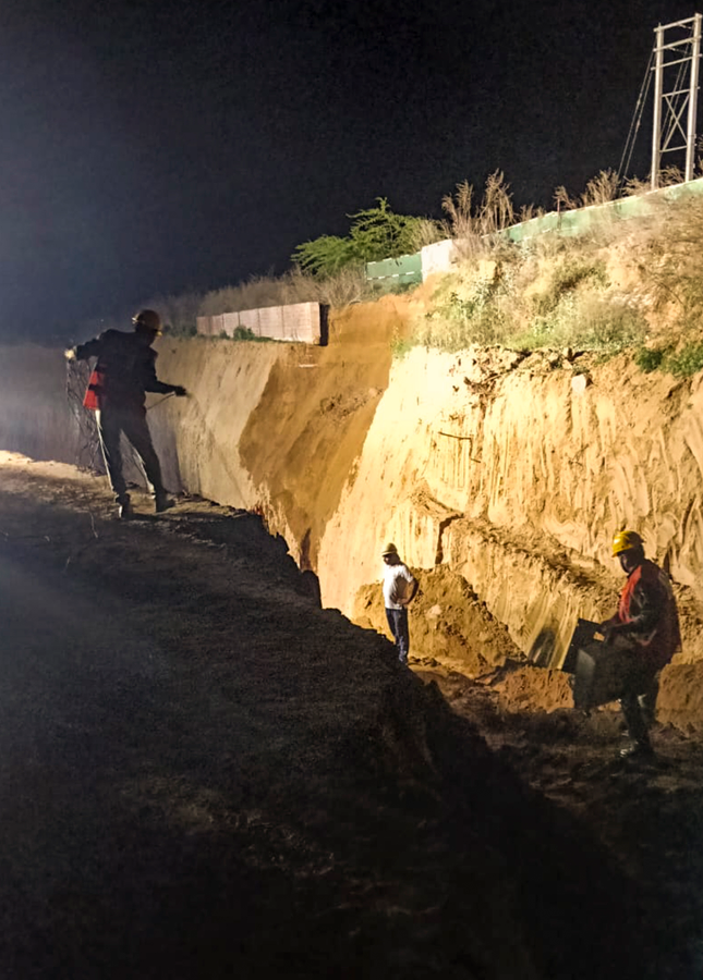 Gurugram Construction Site Tragedy: Soil Collapse Causes Fatalities.webp