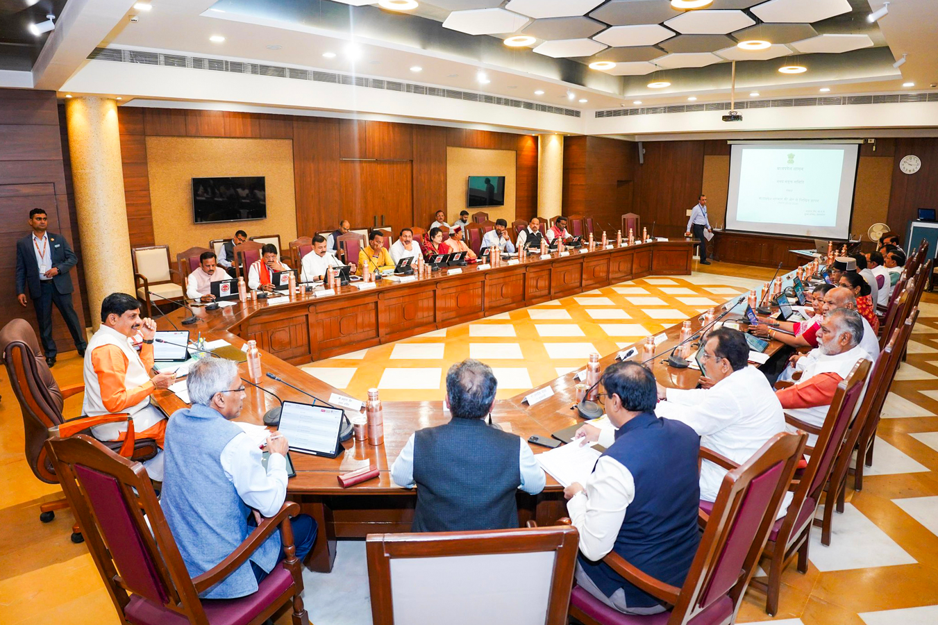 Madhya Pradesh Cabinet Approves Farmer Incentives and Ownership Document Waivers.webp