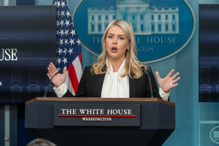 White House: Iran's Strait of Hormuz Actions Will Trigger 'Overwhelming' Response.webp