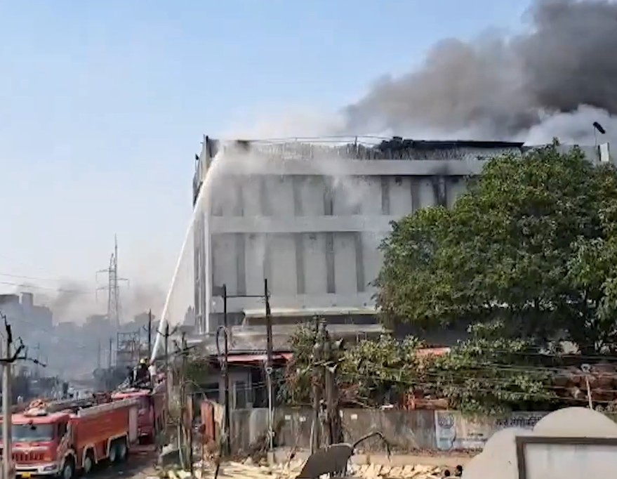 Chemical Warehouse Fire in Surat – No Casualties Reported.webp