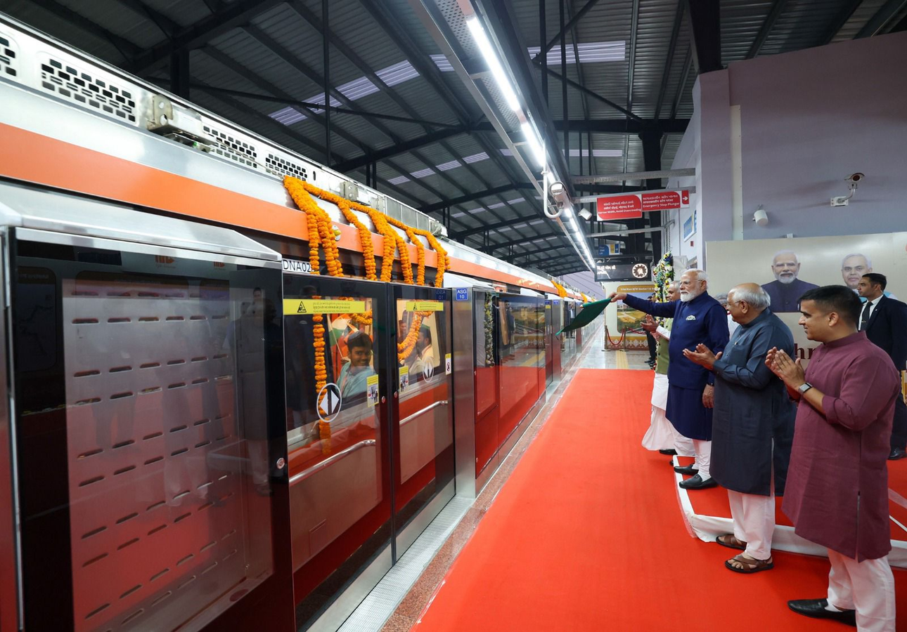 Increased Metro Capacity: New Train Sets for Ahmedabad and Surat.webp