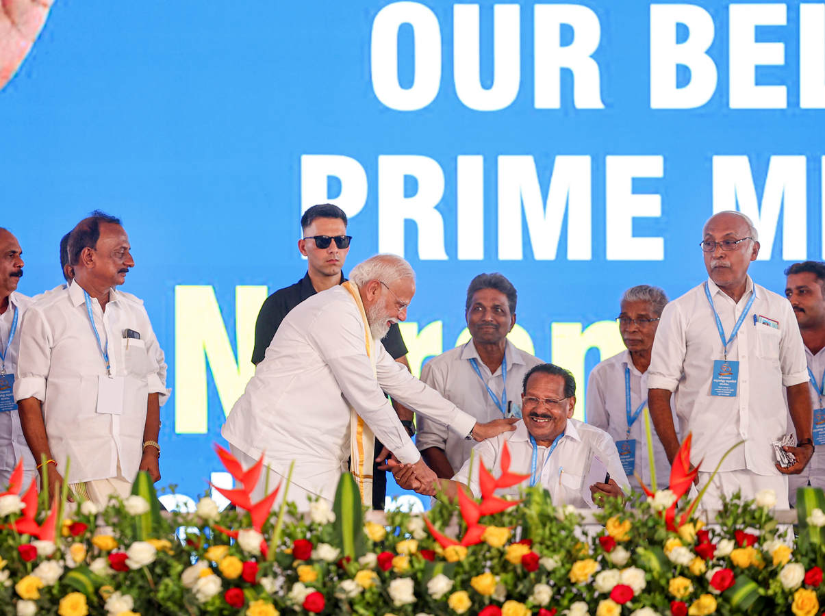 Modi Connects with Dheevara Community Ahead of Kerala Polls.webp