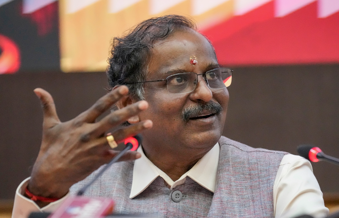 ISRO Plans Heavier Lander, Longer Missions for Chandrayaan-5.webp ISRO Plans Heavier Lander, Longer Missions for Chandrayaan-5.webp