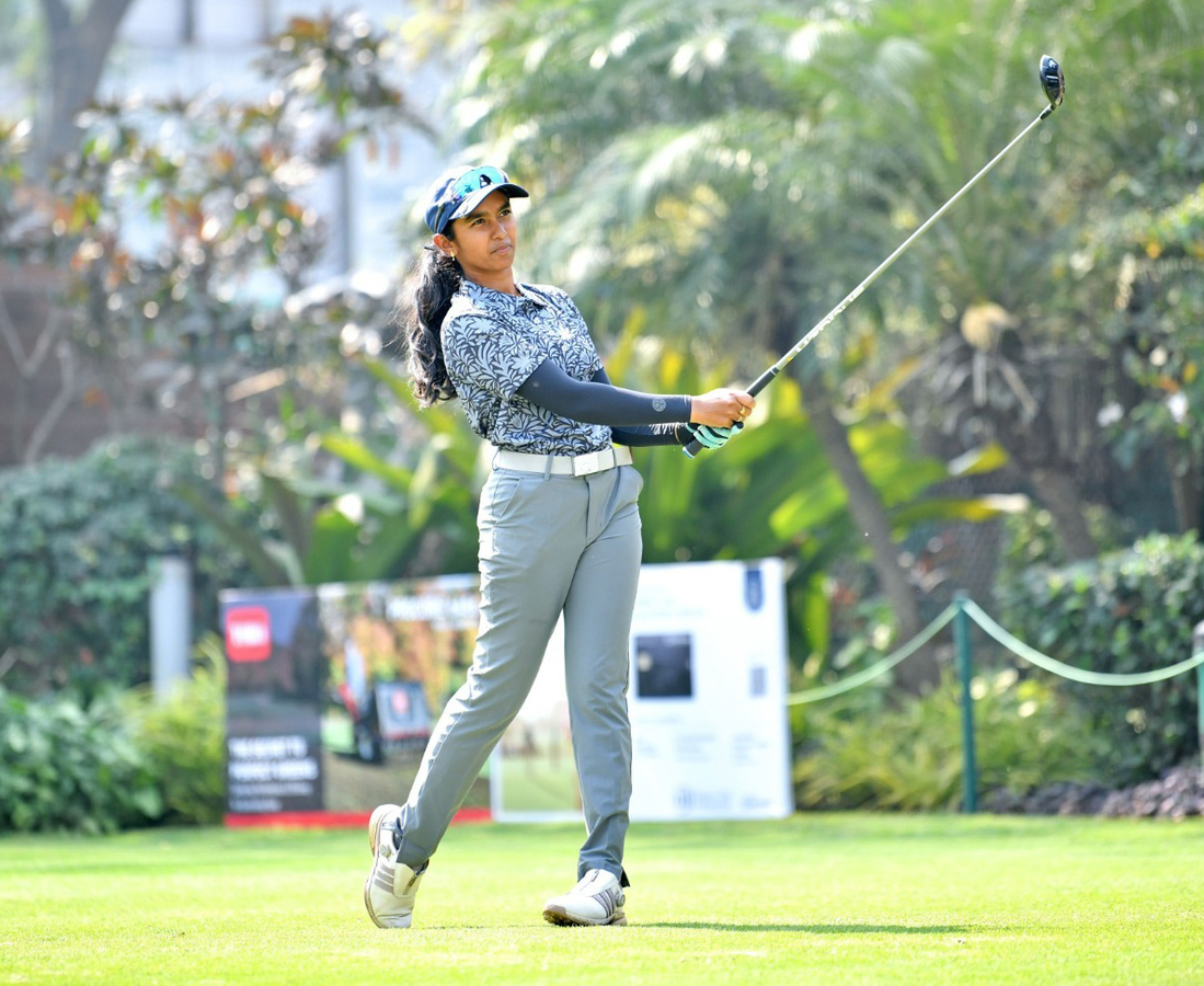 Pro Golf Tour: Jasmine Shekar Dominates Round One.webp