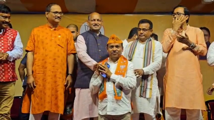 Former MP Jena Shifts to BJP, Citing Development Goals.webp