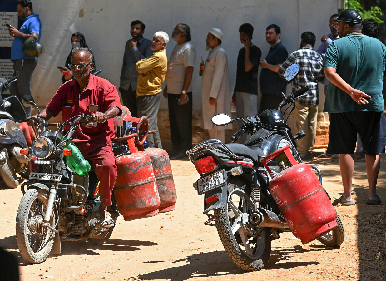 Managing LPG Availability: Centre Coordinates with States on Imports & Awareness.webp