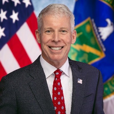 Energy Chief Warns of Power Needs for Artificial Intelligence.webp