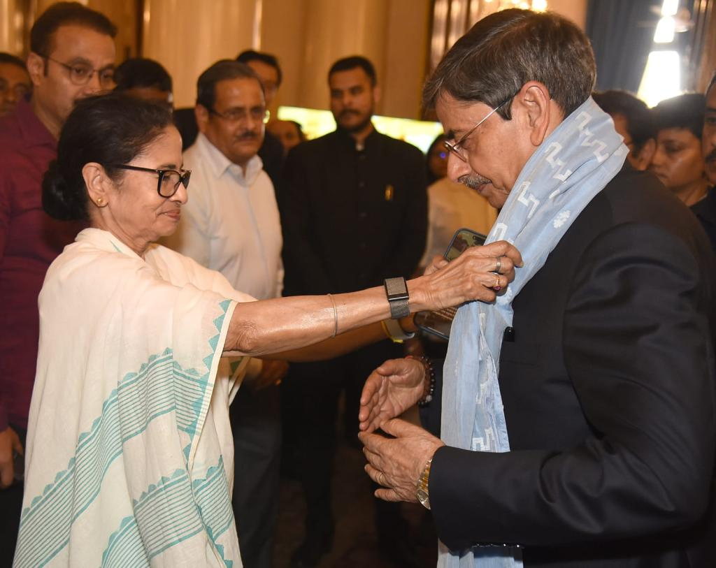 Banerjee's Message to New Governor: 'Bengal Loves Those Who Love Bengal'.webp Banerjee's Message to New Governor: 'Bengal Loves Those Who Love Bengal'.webp