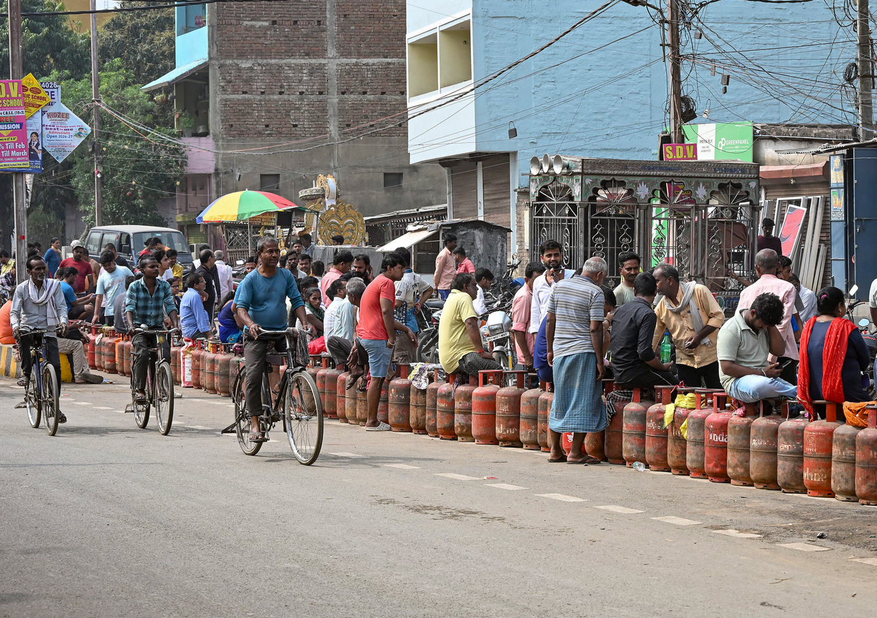LPG Delivery Issues Spark Protests and FIRs in Bihar