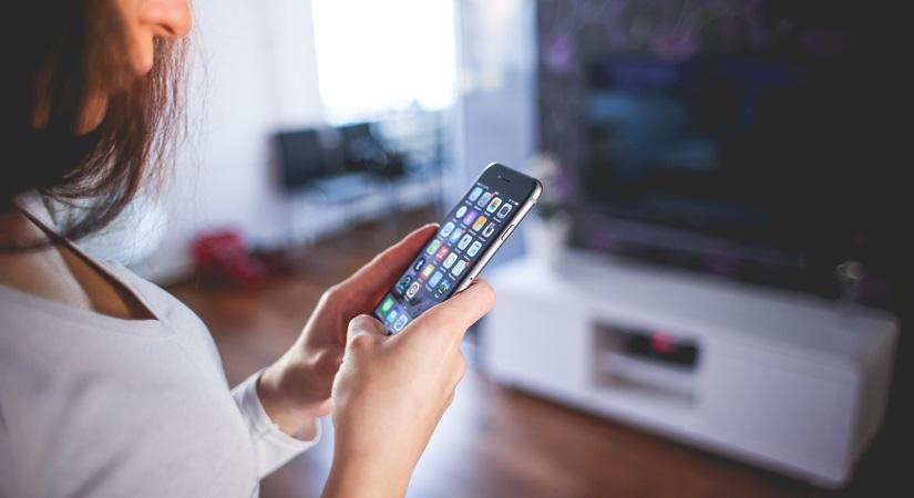 Kerala Residents Scramble for LPG Amidst Concerns.webp