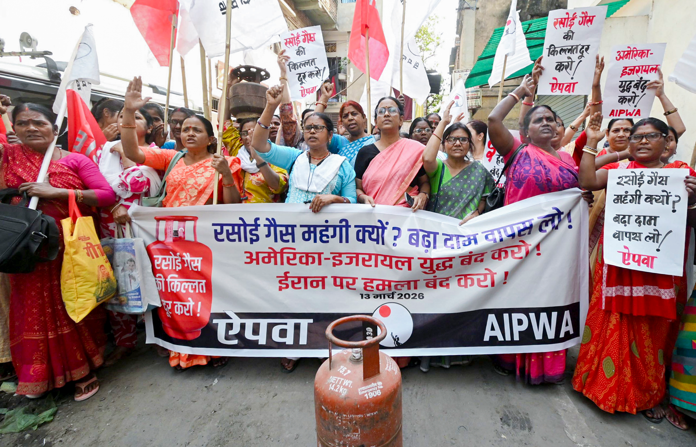 Bihar Districts Address LPG Queue Concerns.webp