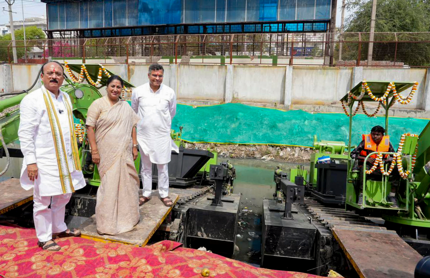 New Machines Aim to Improve Najafgarh Drain and Yamuna River.webp