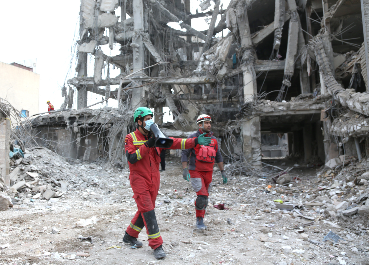 Defense Secretary Suggests Alternative Iran War Headlines.webp