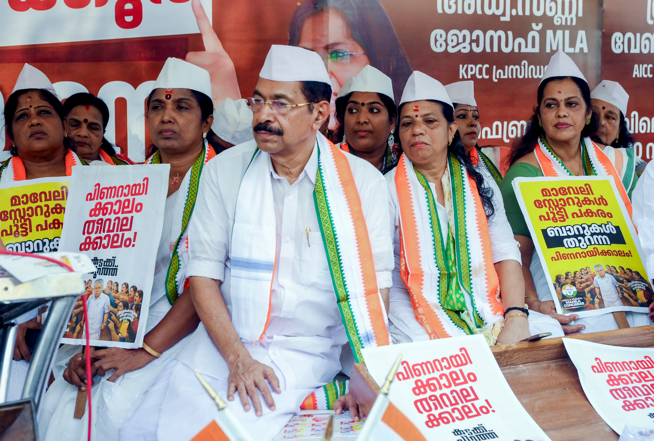 Sabarimala Dispute: Kerala Government Faces Opposition Accusations.webp