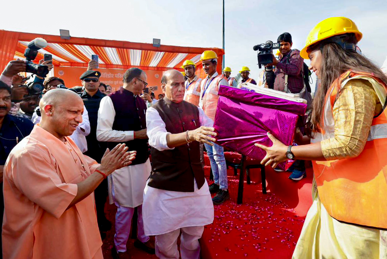 Rajnath Singh, Yogi Adityanath Launch Lucknow Green Corridor Project.webp
