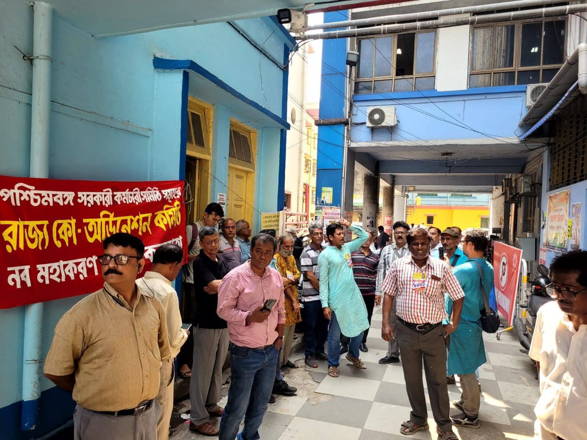 DA Strike Causes Partial Disruption in West Bengal.webp