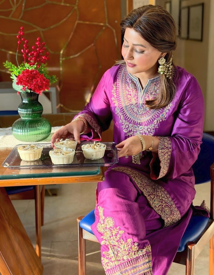 Street Food Delight: Hina Khan's Chaat Spread.webp Street Food Delight: Hina Khan's Chaat Spread.webp
