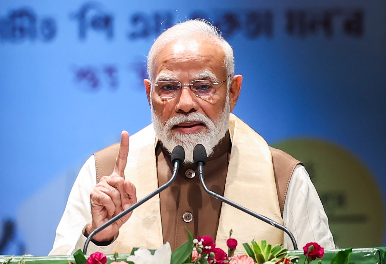 Modi Concludes Bengal Parivartan Yatra with Kolkata Rally.webp