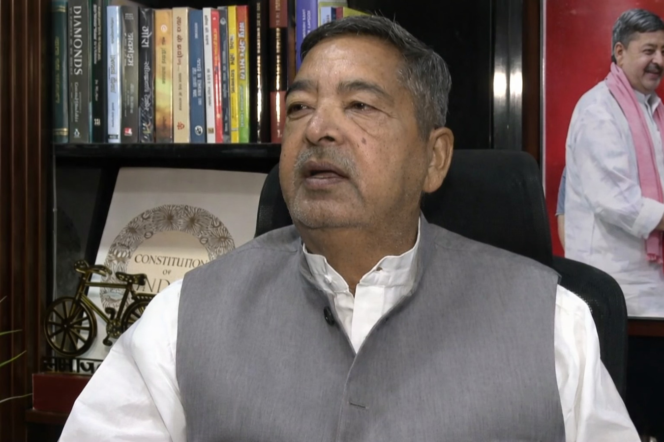 Leaders Clash Over Gandhi's Nehru-Kanshi Ram Remarks.webp