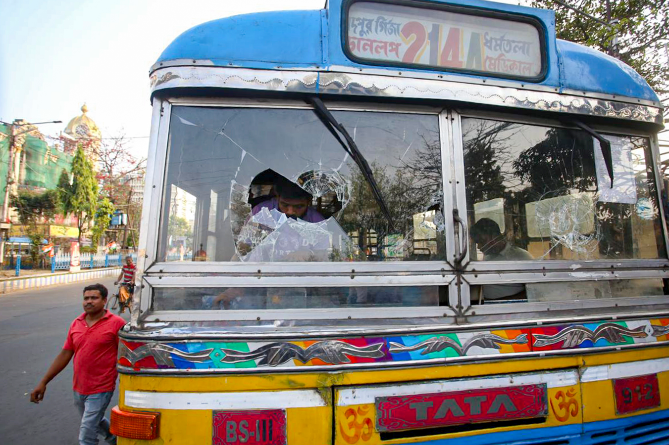 Violence Erupts in Kolkata as BJP Heads to Rally