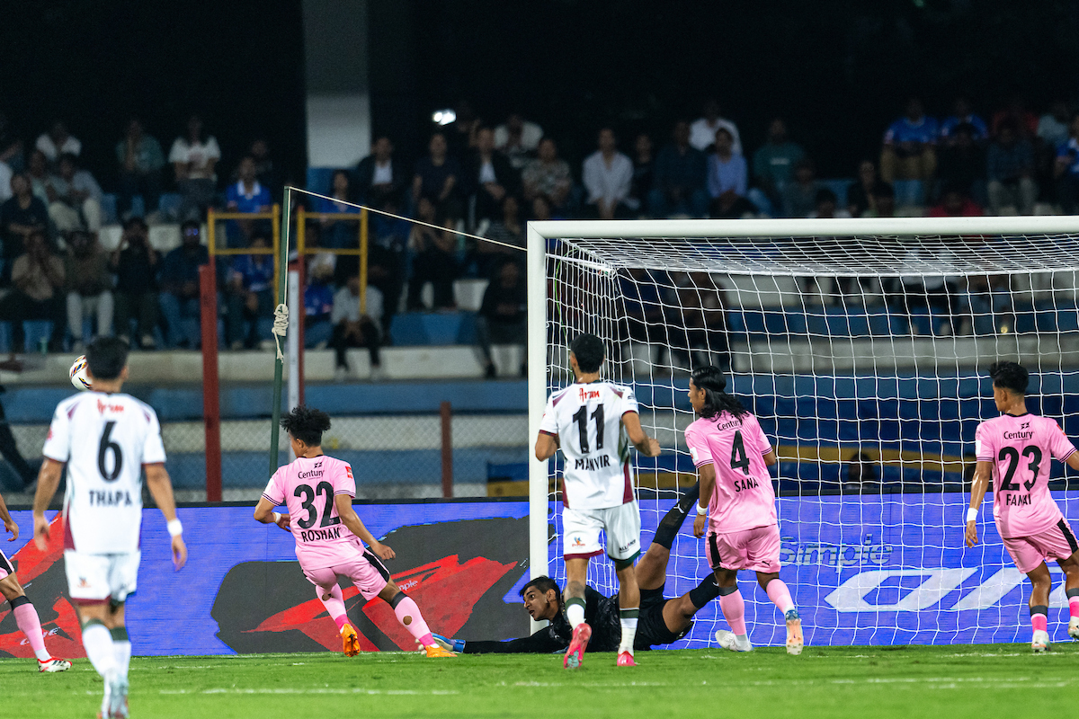Bengaluru Stalls Mohun Bagan's Unbeaten Run