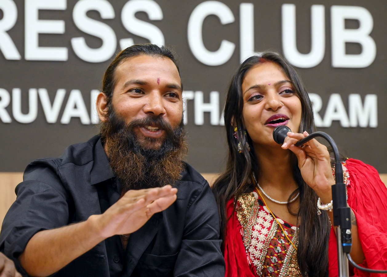 MP Filmmaker to Approach CM Over Monalisa Bhonsle's Marriage.webp