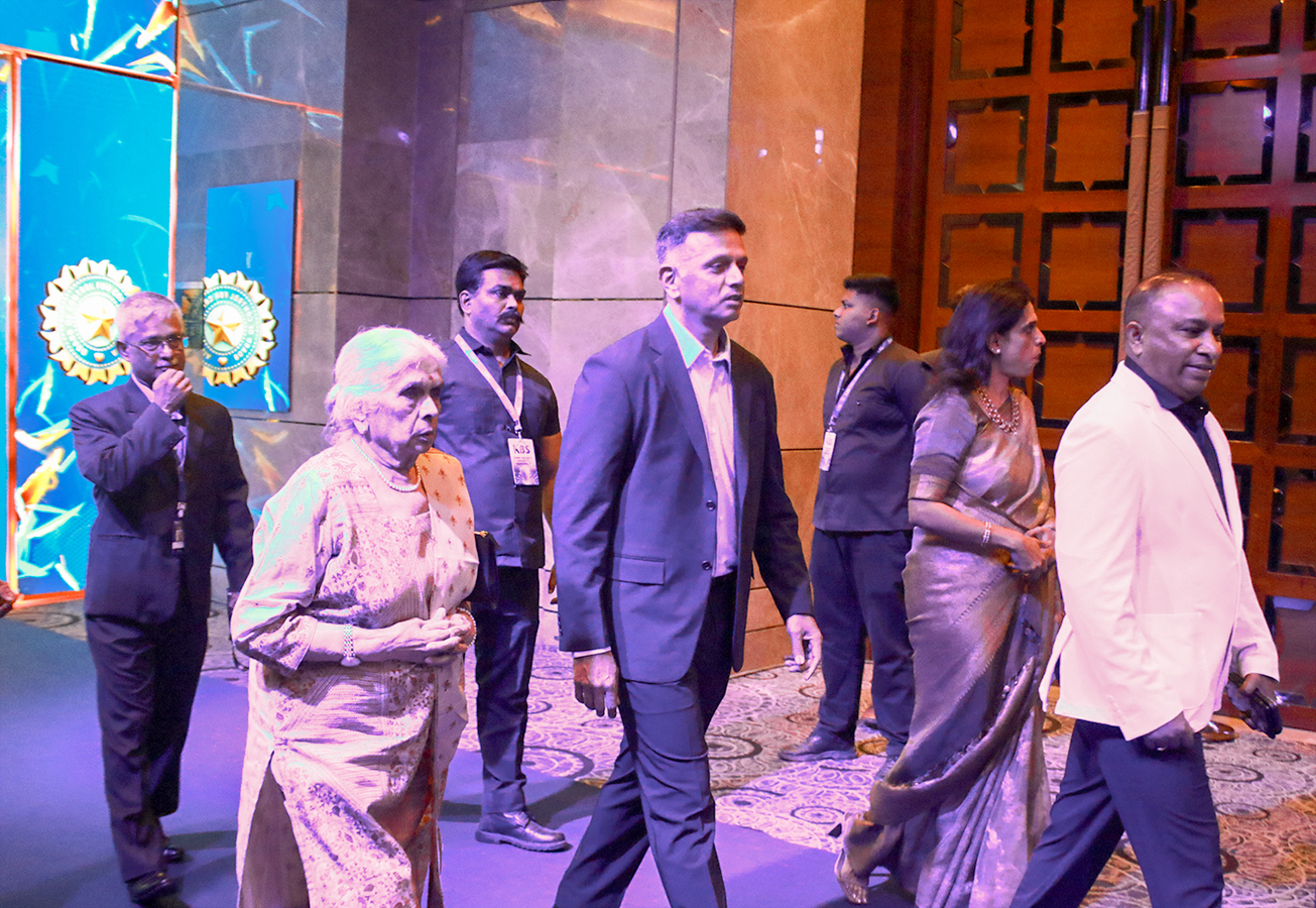 Kumble Praises Dravid and Other BCCI Naman Award Winners.webp