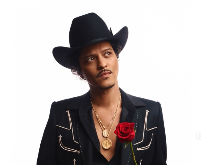 Bruno Mars Clarifies Absence of Criticism for Taylor Swift.webp