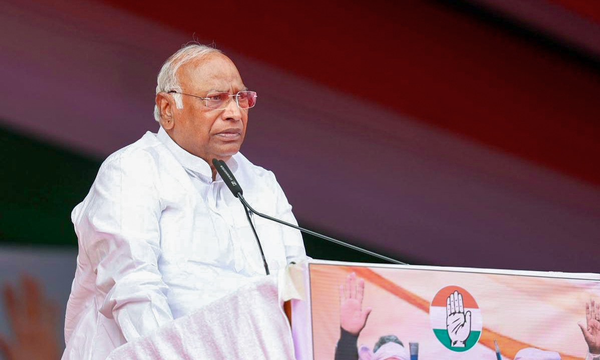 Kharge Expresses Grief, Urges Congress Support After Cuttack Fire.webp