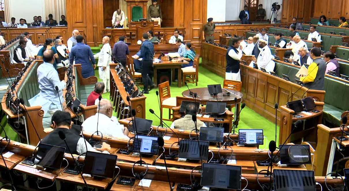 Bihar Assembly: MLAs Briefly Visit Tejashwi's Chamber.webp Bihar Assembly: MLAs Briefly Visit Tejashwi's Chamber.webp