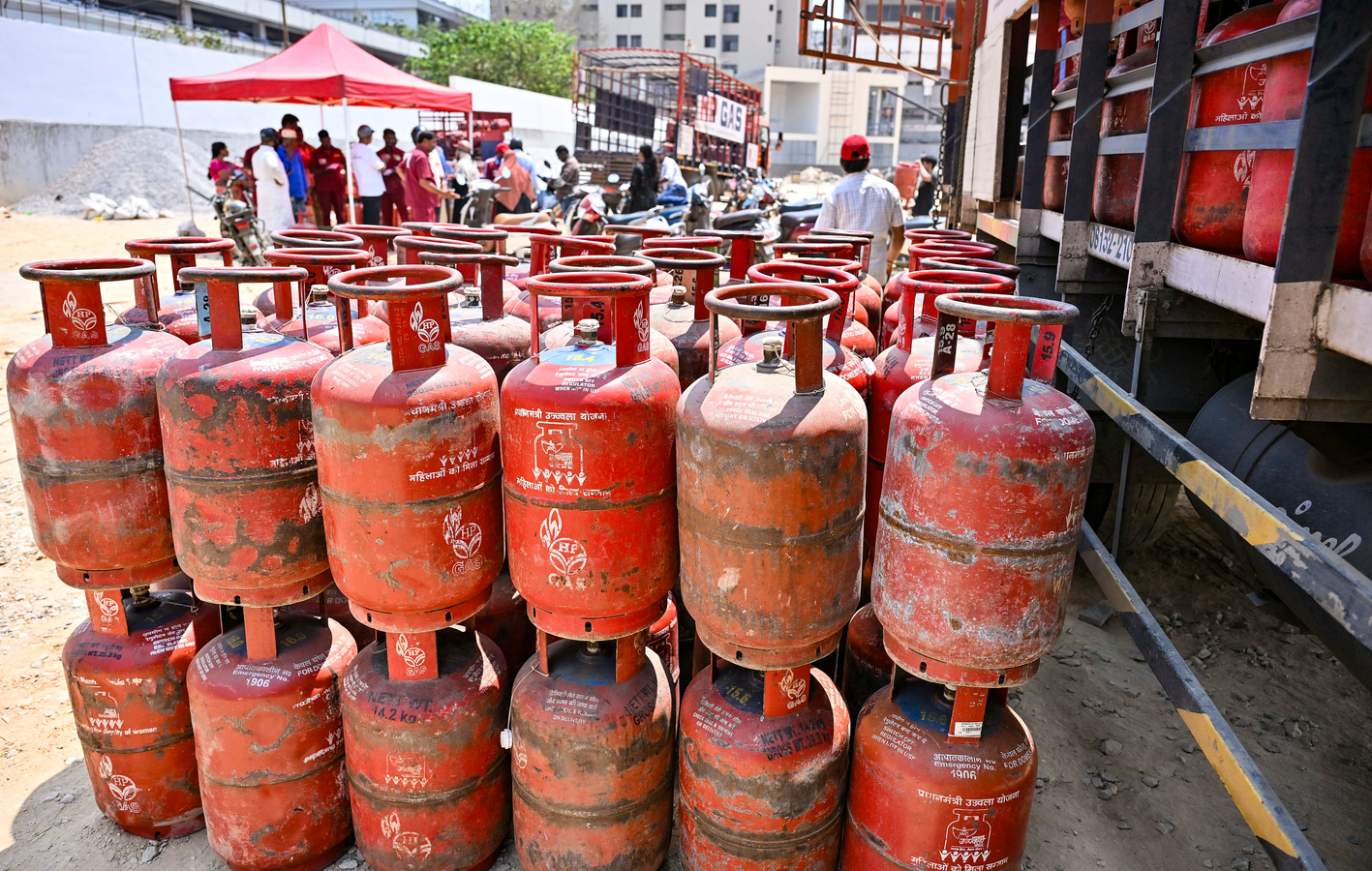 Madhya Pradesh Addresses LPG Availability, Suggests Alternatives.webp