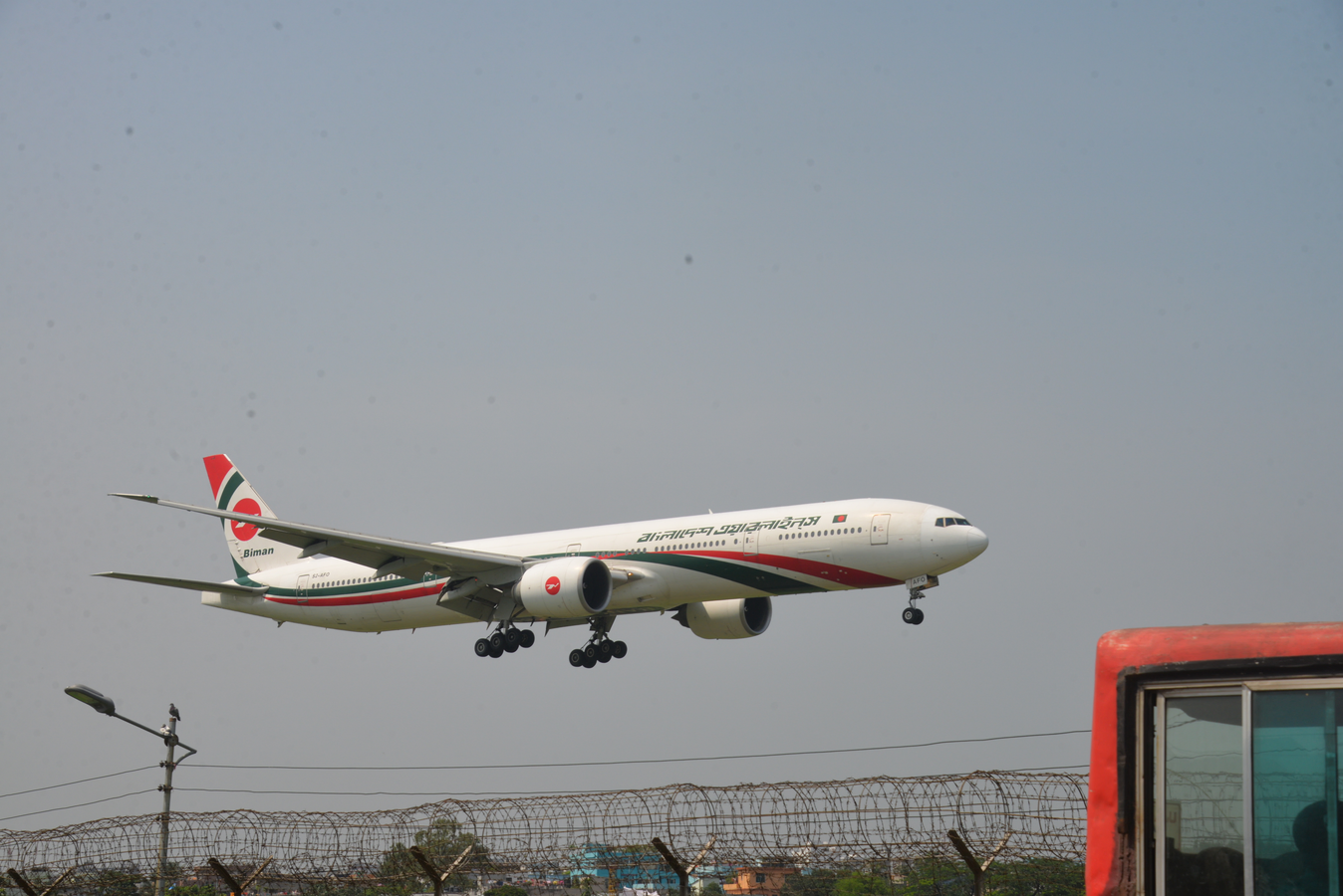 Flights to Gulf Region Disrupted by Airspace Restrictions