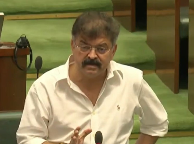 Maharashtra Assembly Controversy Over MLA's Comments.webp