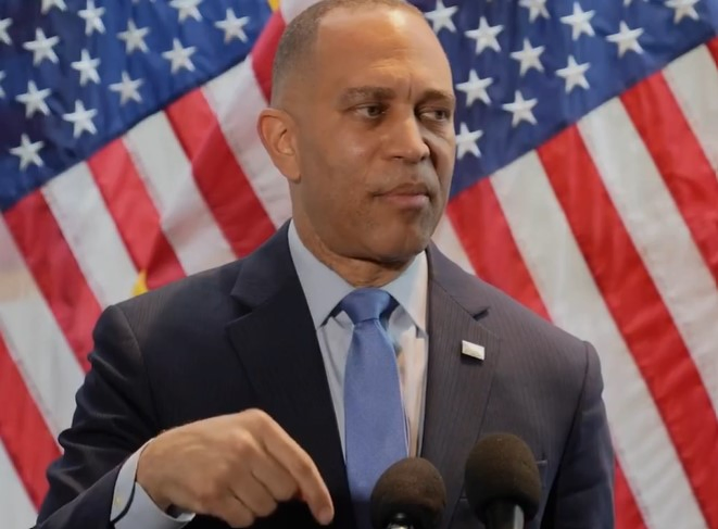 Jeffries: Trump's Policies Fuel Iran War Costs.webp Jeffries: Trump's Policies Fuel Iran War Costs.webp