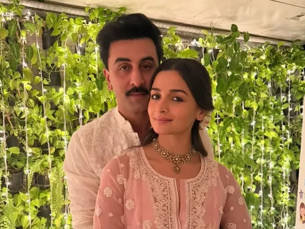 Airport Moment: Ranbir Jokes About Birthday Cake for Alia