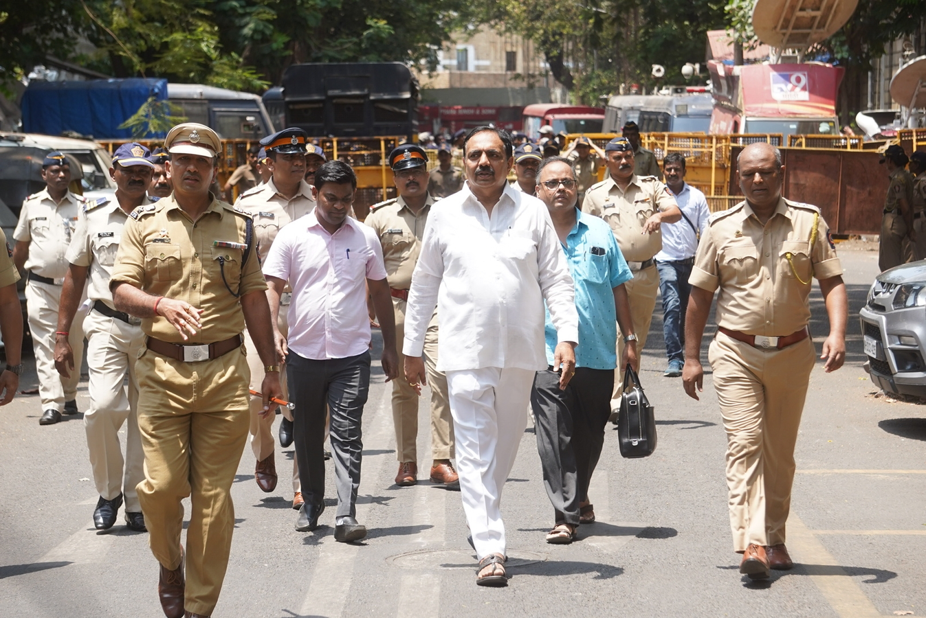 LPG Shortage: Maharashtra Opposition Criticizes Government Response.webp