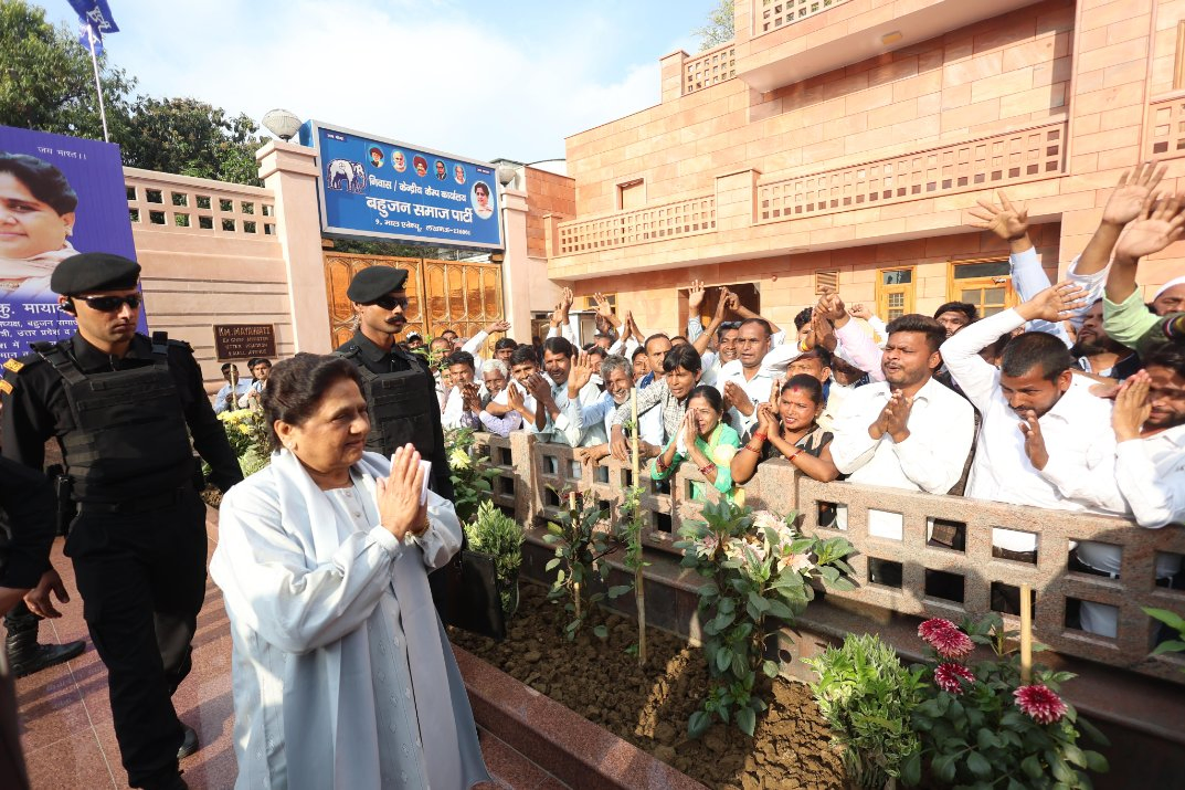Mayawati Accuses SP, Congress of 'Vote Bank Politics'.webp