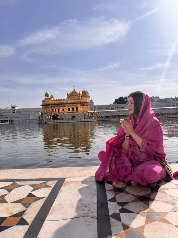 Post-Divorce Reflection: Hansika Motwani's Golden Temple Journey.webp