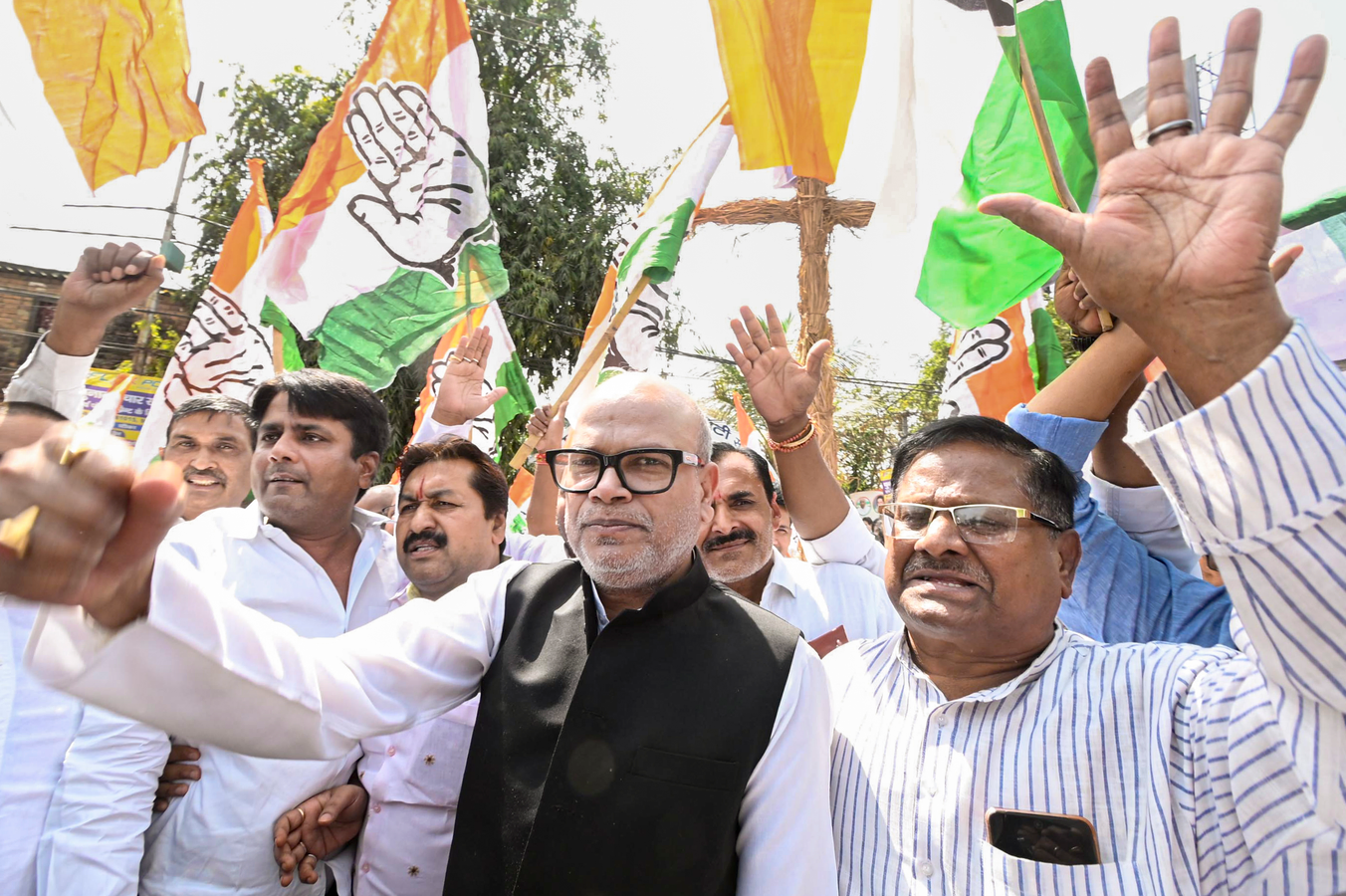 Rajya Sabha Vote: Congress Claims MLAs Faced Pressure, MLAs Dispute Allegations.webp