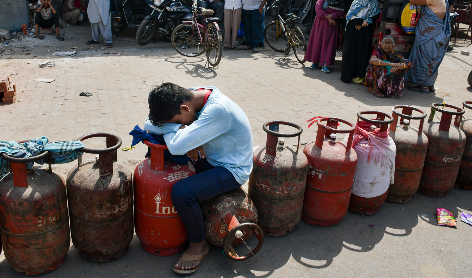 UP Authorities Target LPG Distributors, Curb Black Marketing.webp