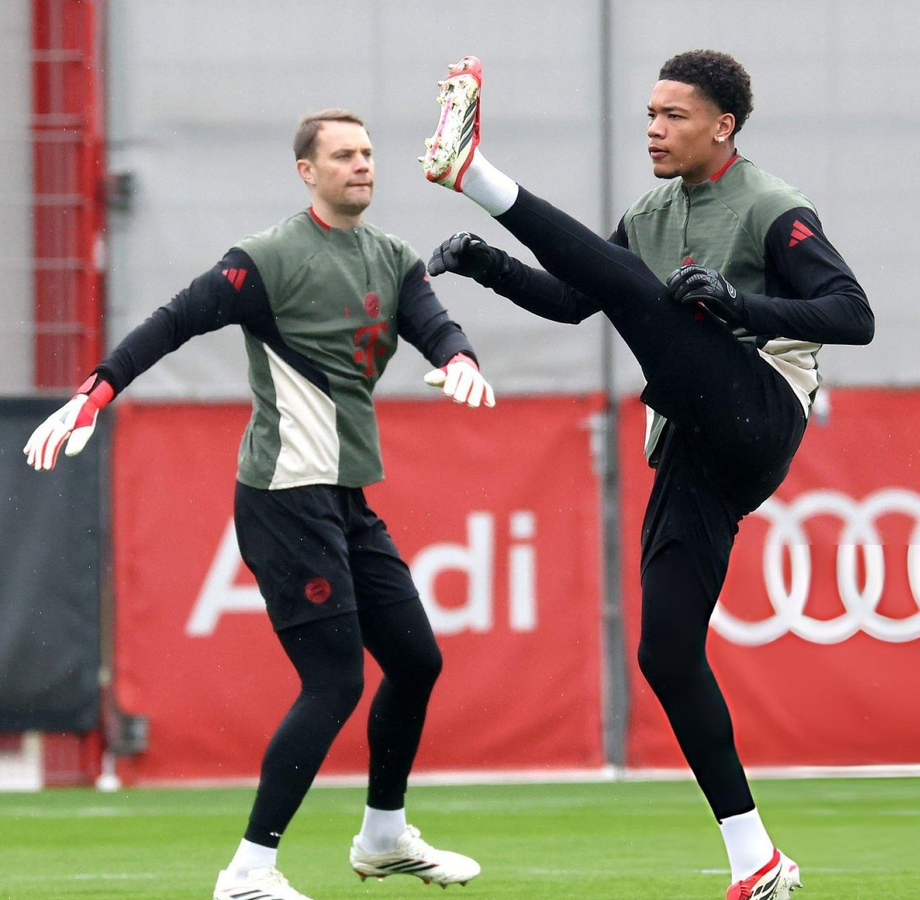 Bayern Munich Eyes Young Goalkeeper Prescott for Champions League